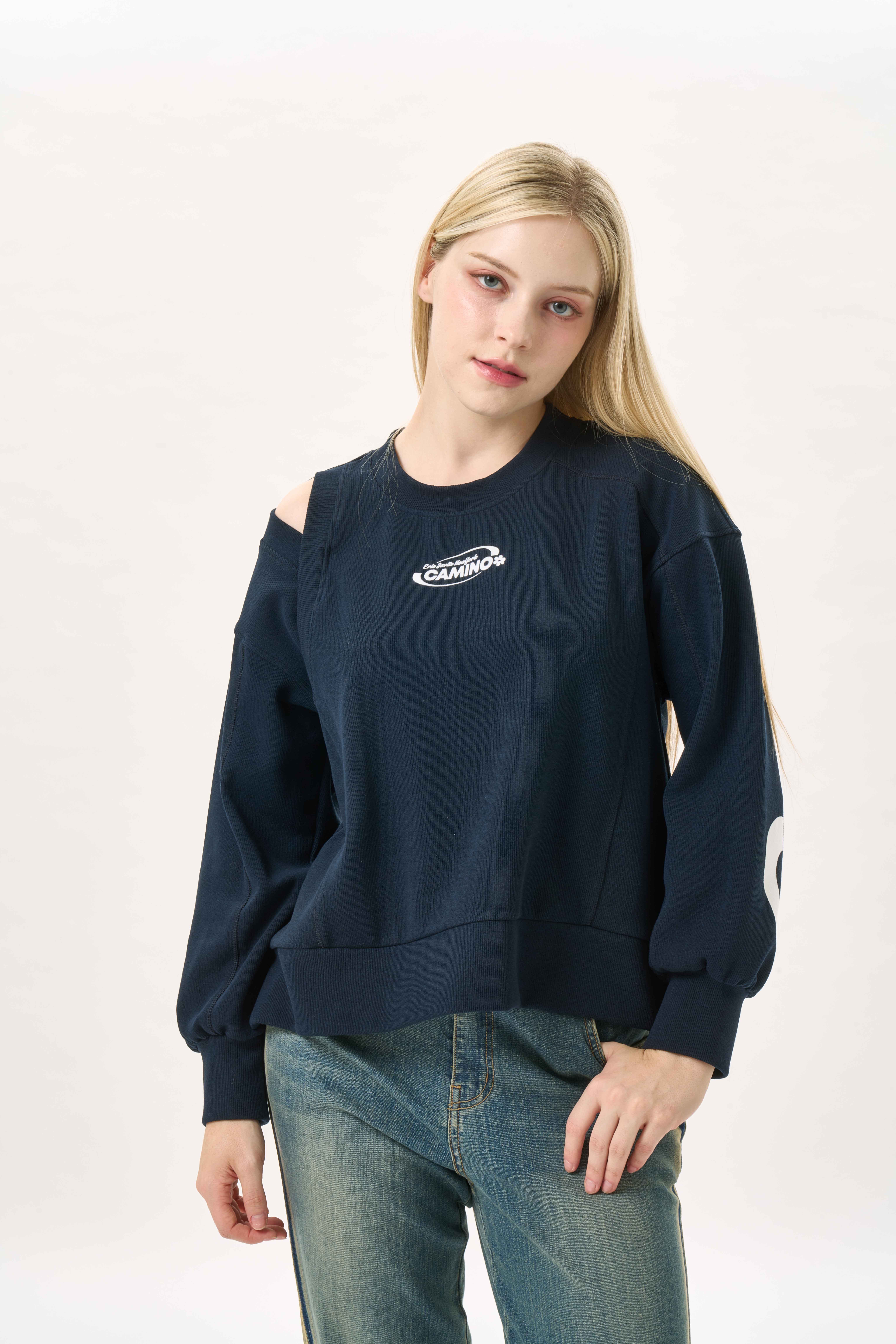 숄더 컷아웃 포인트 맨투맨(I9W4TH01)