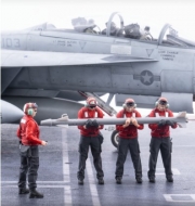 [사전 예약] F48087&nbsp;1/48 U.S. NAVY FOUR-PERSON CREW PERFORMANCE PRE-LAUNCH HANDLING OF AIM-9X MISSILE