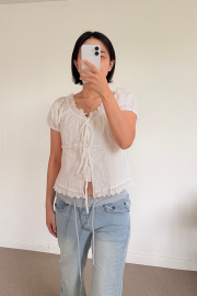 빈티지 화이트 레이스 펀칭 스모크 퍼프 블라우스