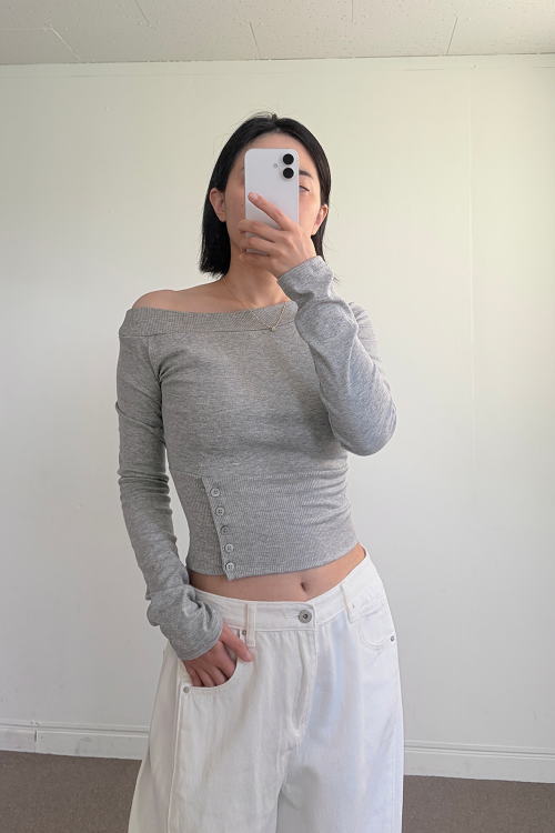 원오프숄더 슬림 단추 허리라인 크롭 긴팔티