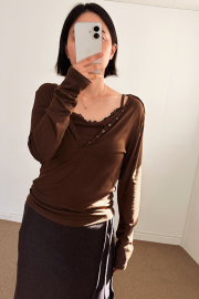 레이스 레이어드 언발 버튼 티셔츠