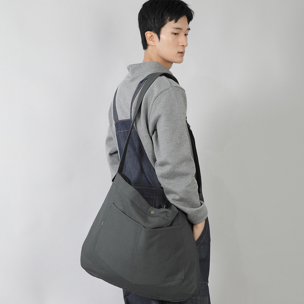라운드 볼륨 펜타곤포켓 크로스 에코백 RVP-150 차콜