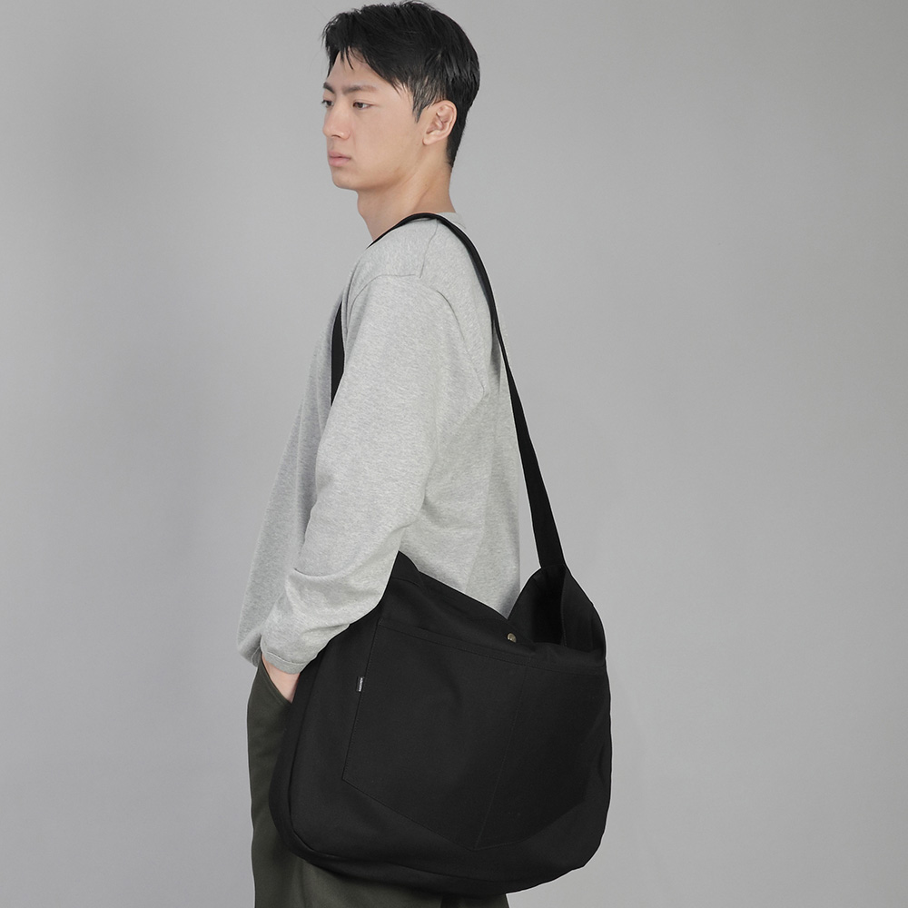 라운드 볼륨 펜타곤포켓 크로스 에코백 RVP-150 블랙