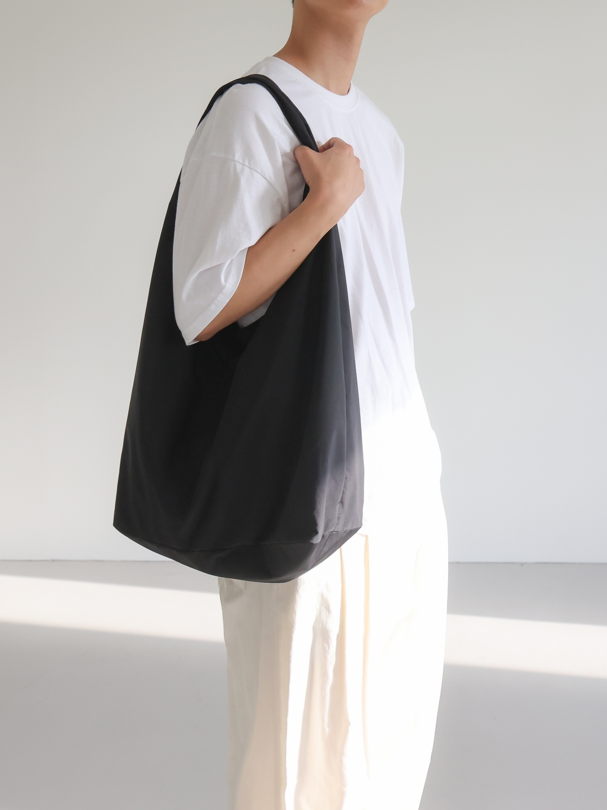 Roa Nylon Hobobag Large  로아 나일론 호보백 라지