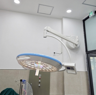 LED700 - 벽걸이 VET SURGICAL LIGHT