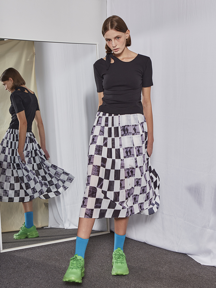 Shoulder Ribbon T-shirt (Black)