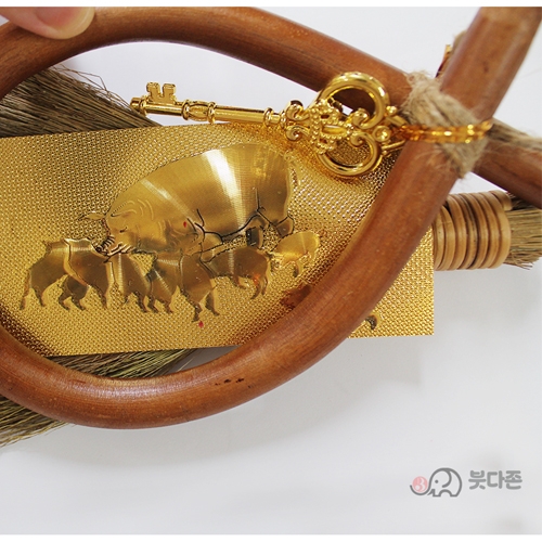 행운의 빗자루 코뚜레 장식