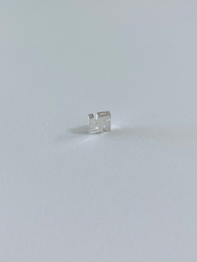 S. 실버 불교 만자 펜던트