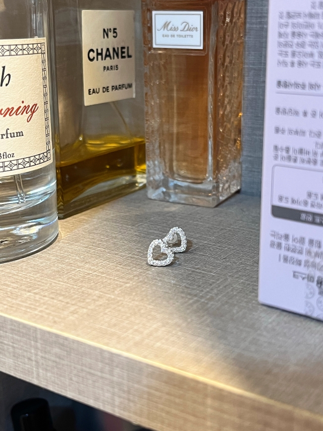 E. 실버 러블리 큐빅 하트 은침 귀걸이
