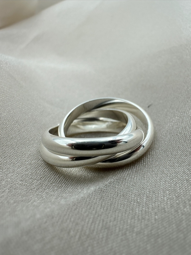 R. 3 twist ring