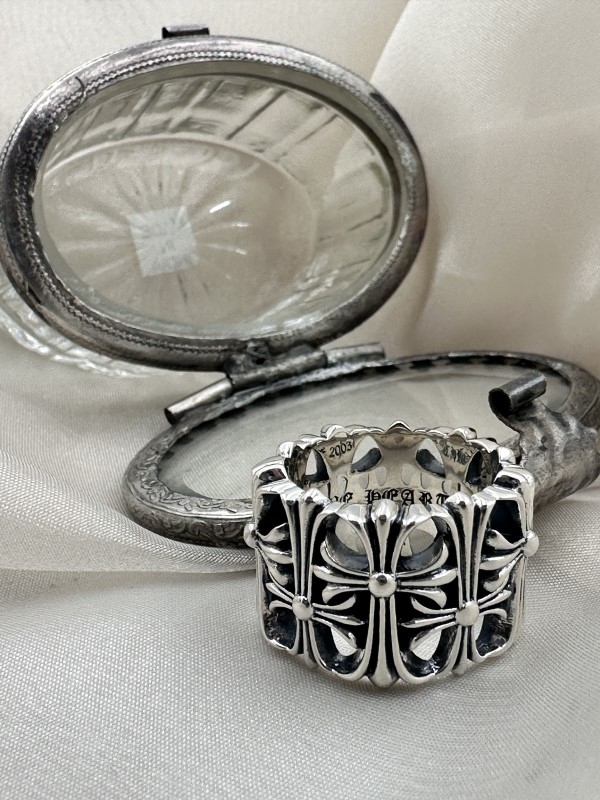 R. Bold Cross Ring