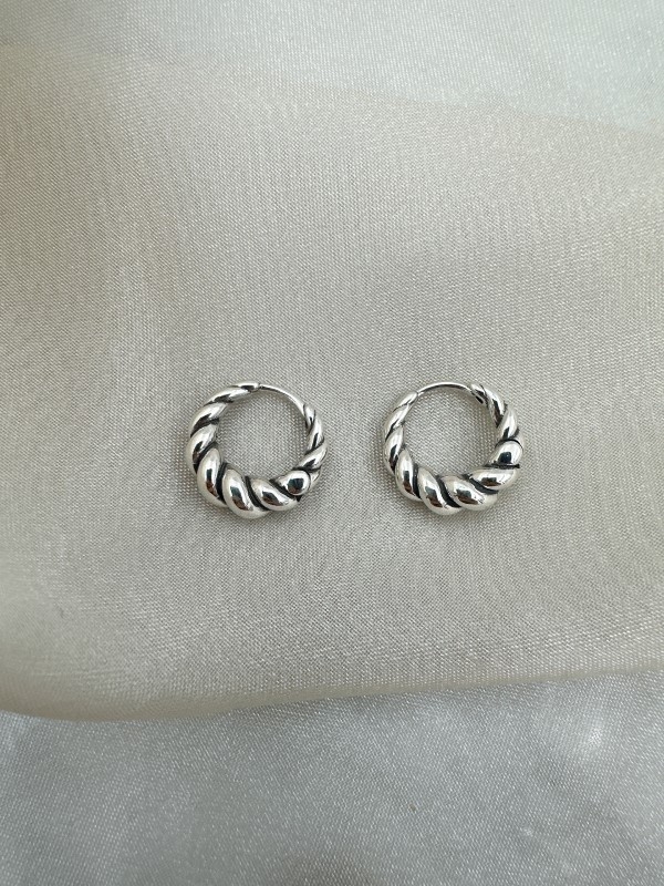 E.볼륨 크로아상 귀걸이