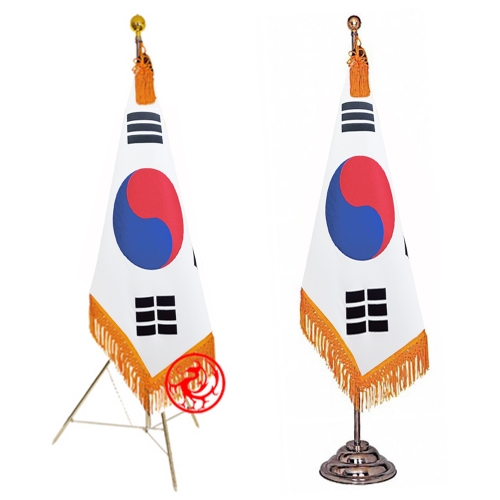 펼쳐지는 자수태극기/주문창