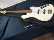 깨끗한 패시브 4현 와이맨 베이스 기타