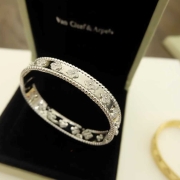 뻬를리 클로버 팔찌