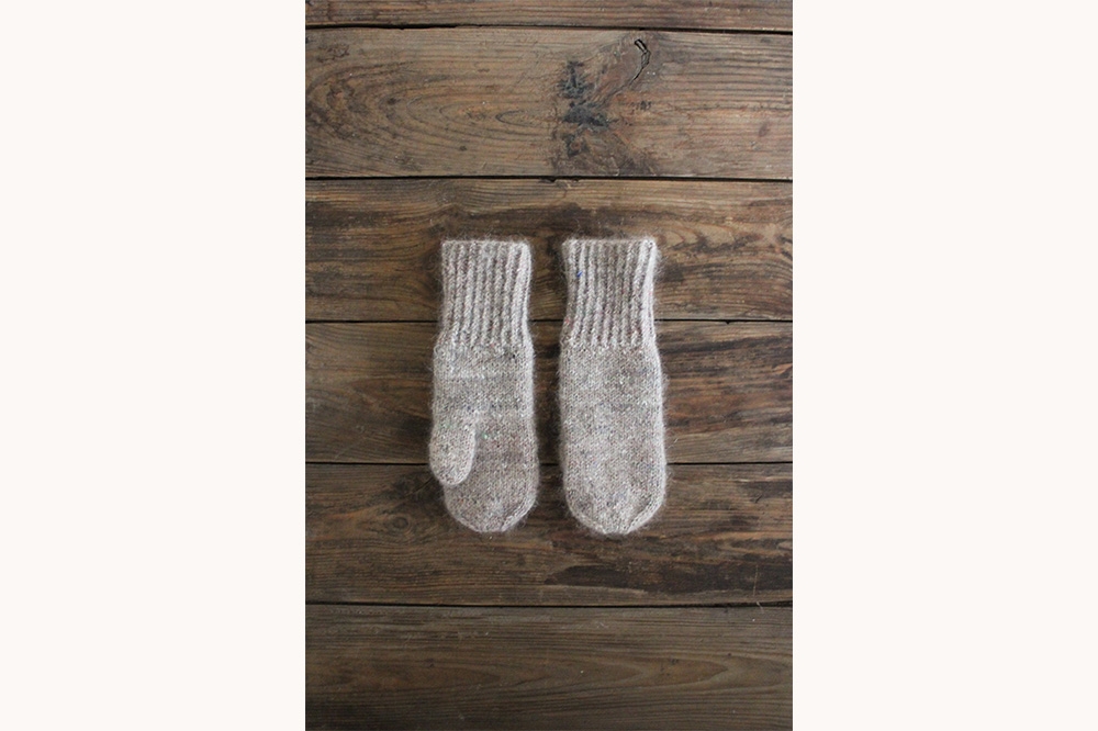 Hand knit glove
