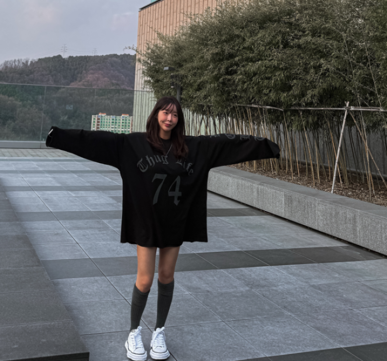 [UNISEX]남녀공용 오버핏 74레터링 티셔츠[사계절/오버핏/커플룩추천]