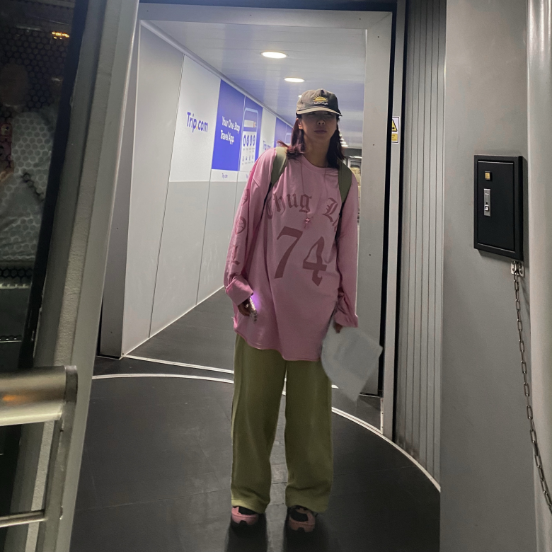[UNISEX]남녀공용 오버핏 74레터링 티셔츠[사계절/오버핏/커플룩추천]