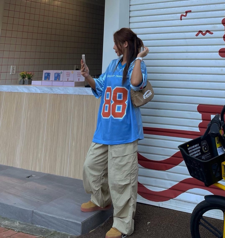 오버핏 글로시 새틴 메쉬 레이싱 저지티셔츠[유니섹스/커플룩/짐웨어추천]