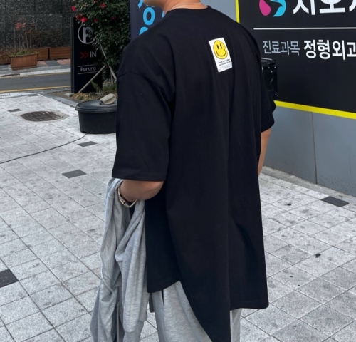 [UNISEX]남녀공용 오버핏 백 스마일패치 포인트 반팔 티셔츠[오버핏/언발티셔츠/무지티셔츠/커플티]