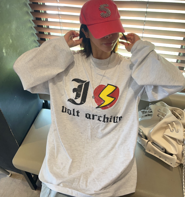 [UNISEX]오버사이즈 하트 레터링 티셔츠