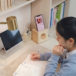 이앤위즈 원홀 우드스피커 무전원 나무스피커 소리증폭 스마트폰거치대