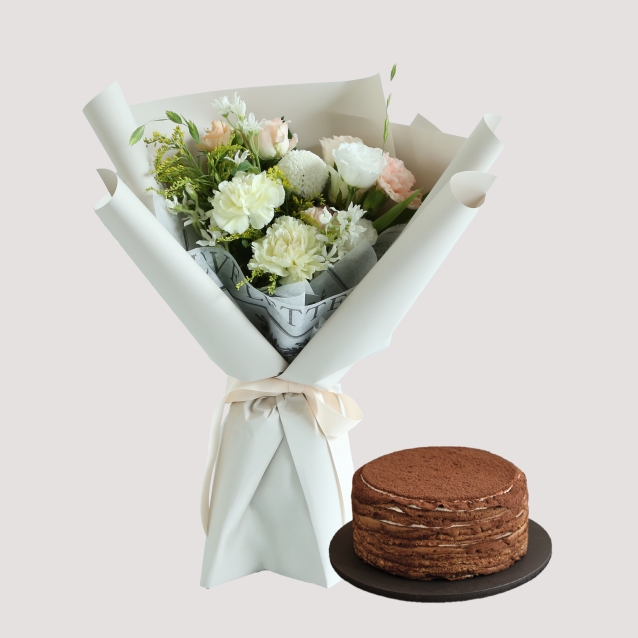 크림 블러시 꽃다발과 티라미수 크레이프