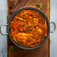 깊은 맛 묵은지 찜닭 [약 120인분~] / 1인분당 약 4,016원