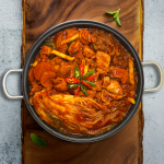 깊은 맛 묵은지 찜닭 [약 120인분~] / 1인분당 약 4,016원
