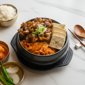 깊은감칠맛 우삼겹 김치찜 [약 140인분 ~] / 1인분당 약 3,450원