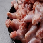산더미 닭윙봉 2kg / 닭윙+봉 무려 2kg!! 산더미처럼 가~득 담았습니다.