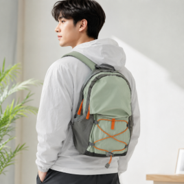 스포티한 민트 그린 백팩