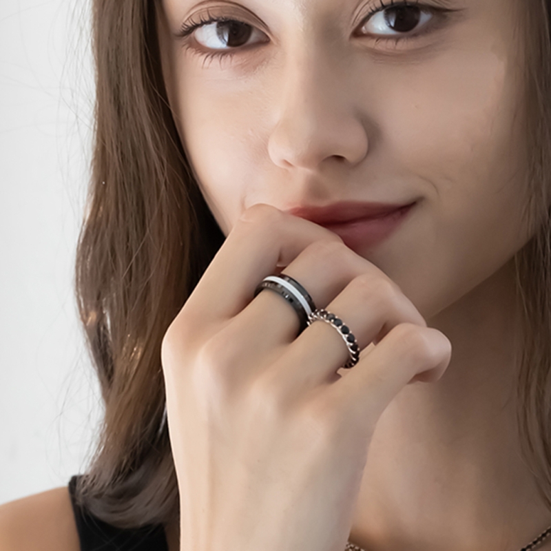 LA LIGNE BLACK WHITE CERAMIC RING