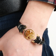 미르보석 18K금색 고급 소가죽 팔찌 네잎 클로버 써지컬 스틸 주얼리  팔찌   s1445