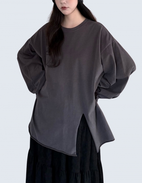 loose fit, front slit long-sleeved T-shirt