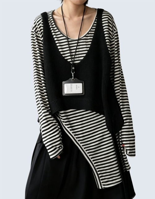 Lazy Fit U-Neck Knit Vest