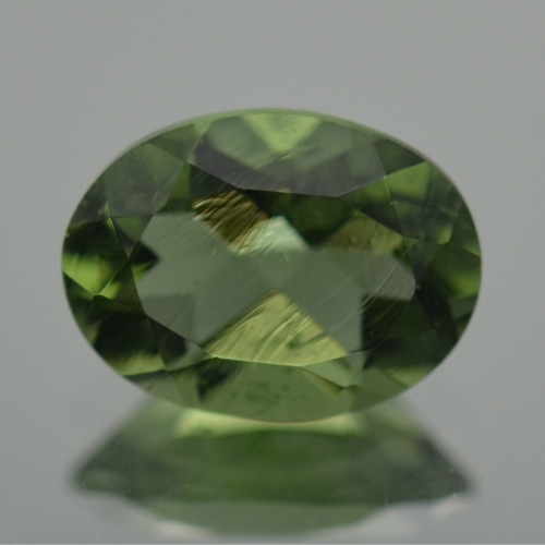 맑은 그린 컬러의 천연 몰다바이트 1.00ct