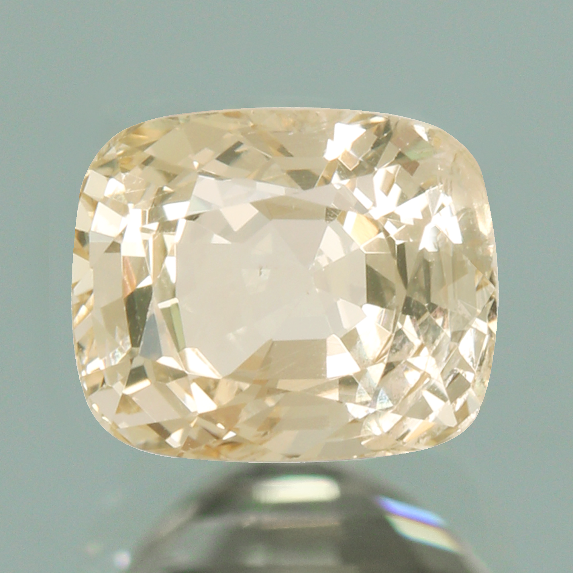매우 희소한 보석 천연 댄버라이트(Danburite) 3.55ct