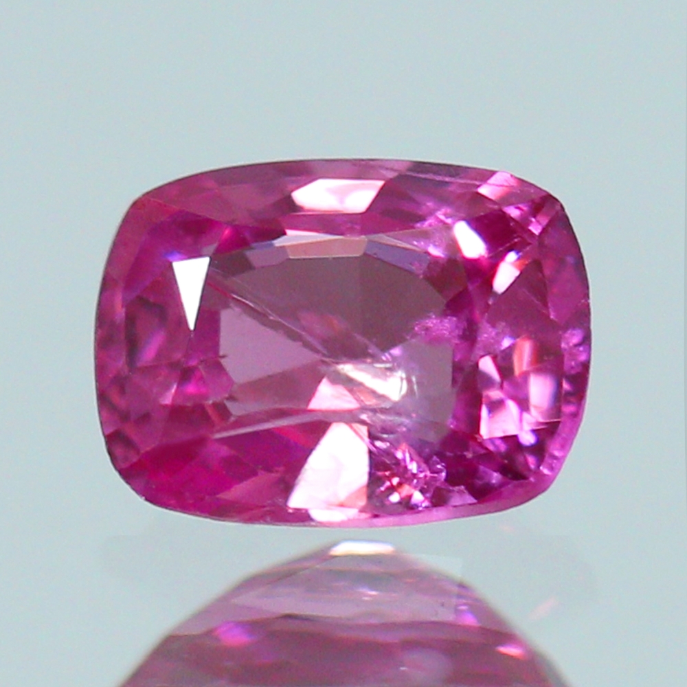 희귀보석 강한 채도의 핫 핑크 천연 스피넬 나석 0.77ct