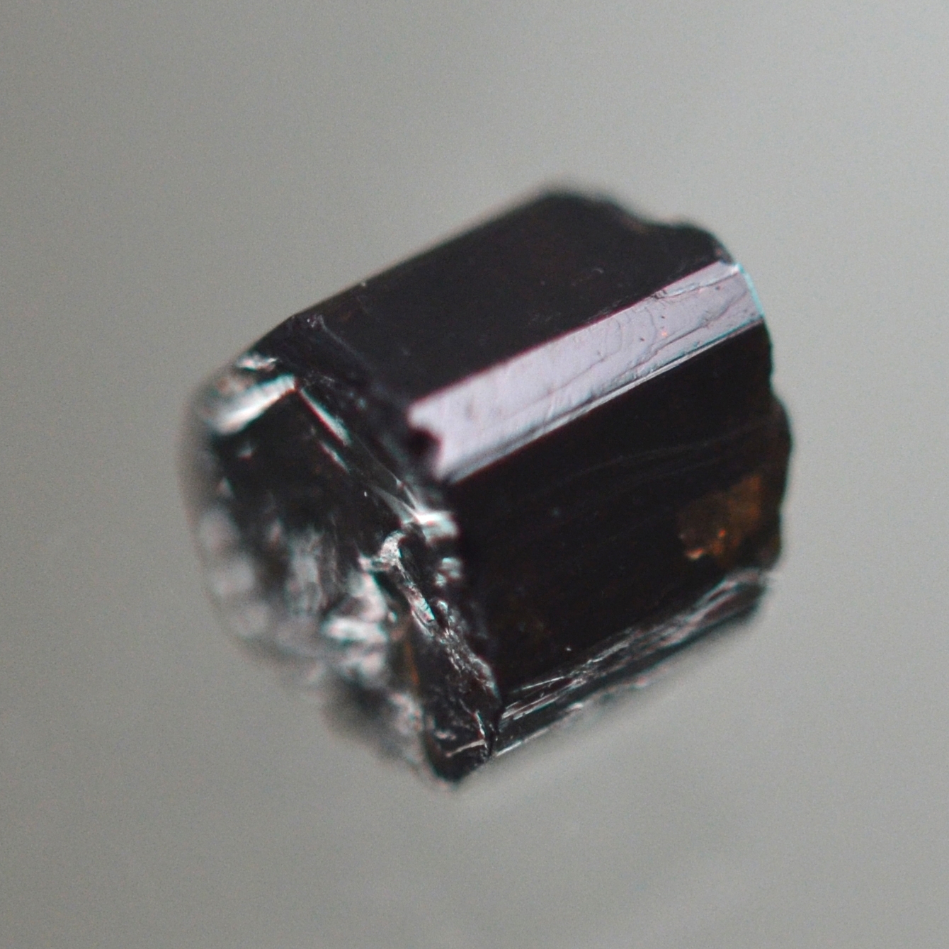 극히 희소한 페이나이트 원석 0.51ct