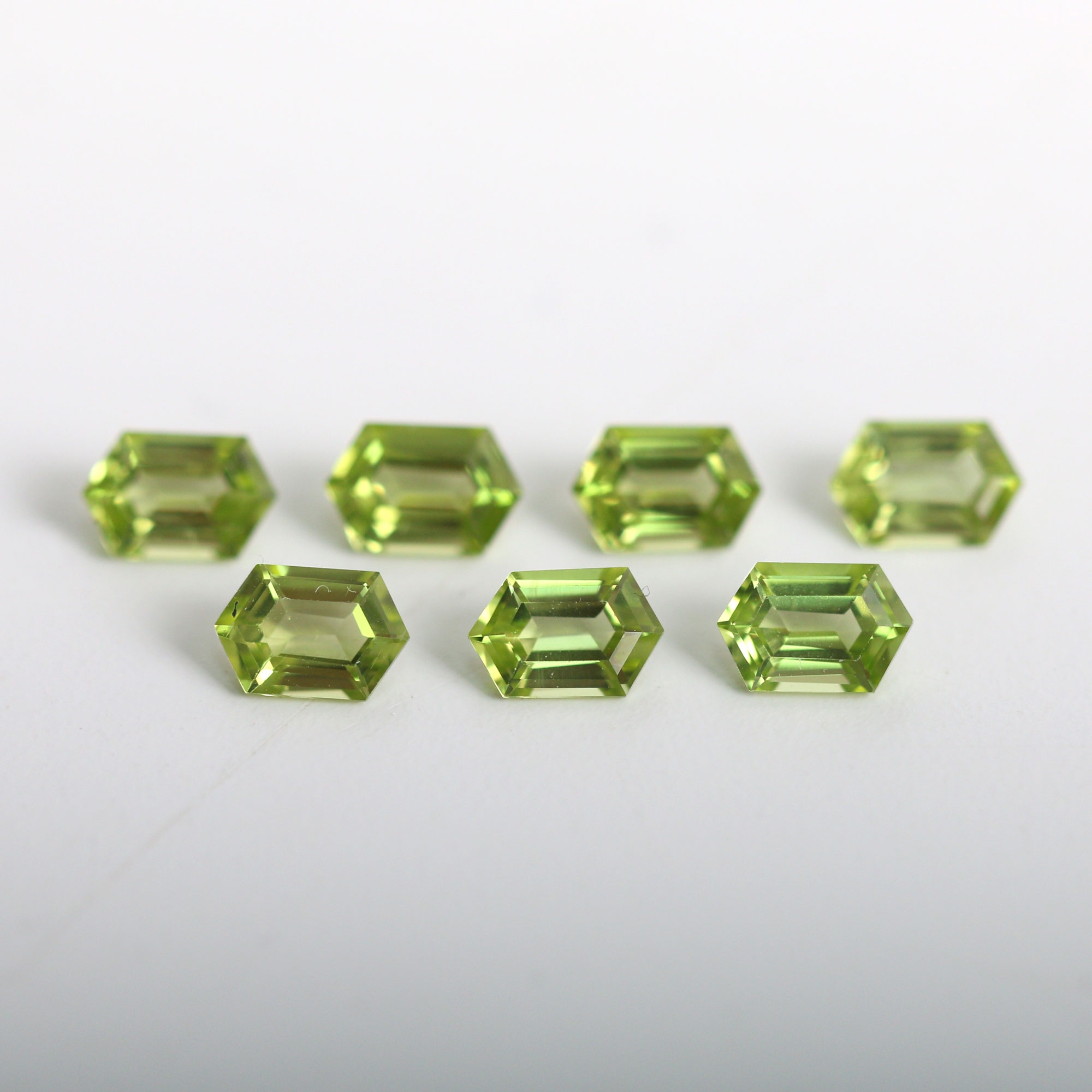 천연 페리도트(감람석) 나석 원석 6x4mm 헥사고날 팬시컷 Peridot 8월탄생석