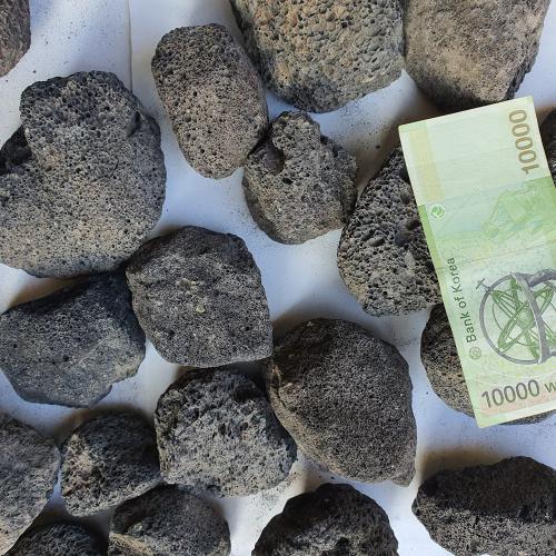 화산자갈주먹돌 검정색50-100mm 1봉(5KG)