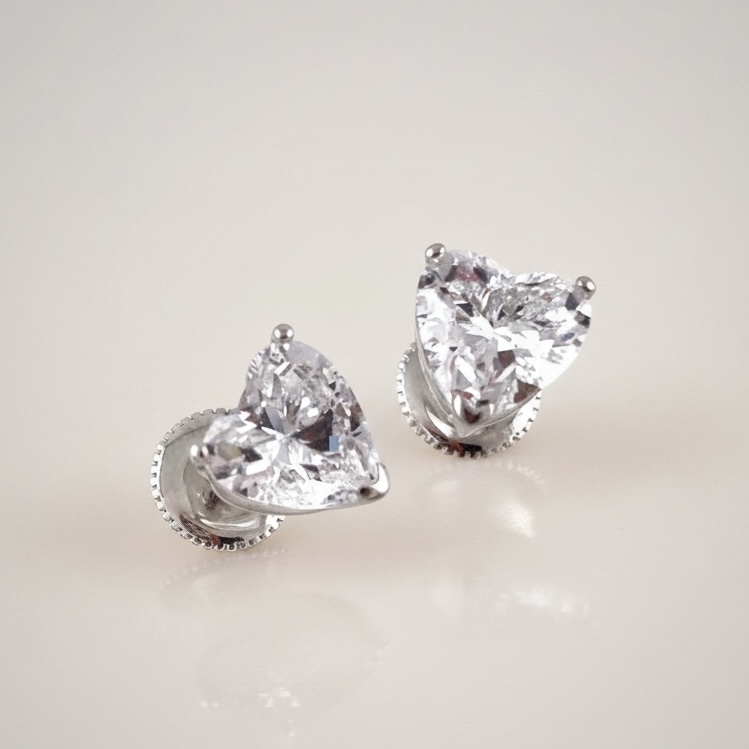 Solitaire Heart Cut  Earring (솔리테어 하트컷 이어링)_Silver 925