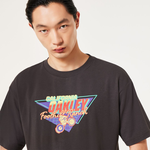 오클리 뉴 레트로 티 8비트 2.0 (2COLOR)