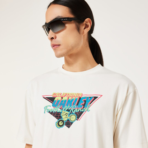 오클리 뉴 레트로 티 8비트 2.0 (2COLOR)