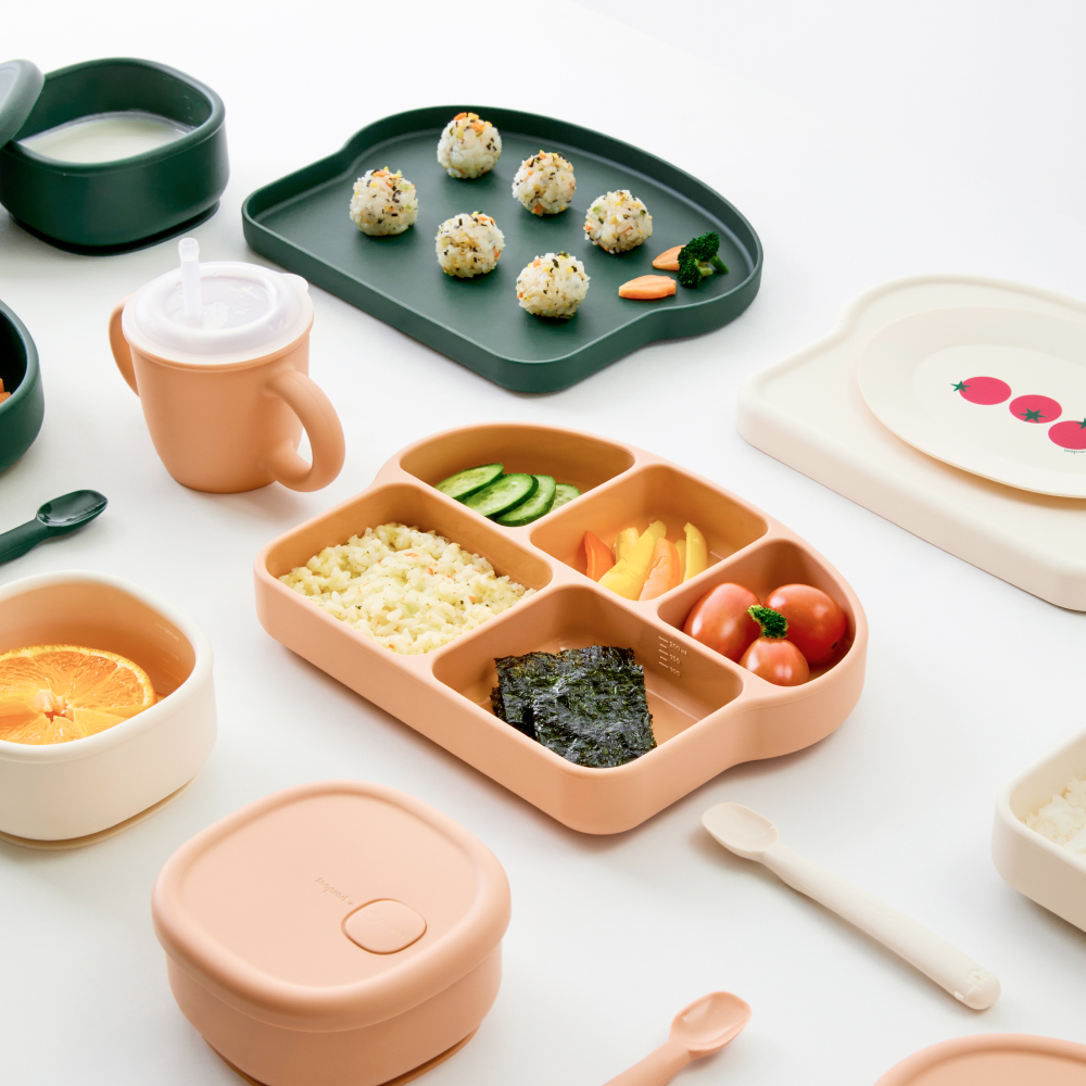 실리콘 식기 4종 세트 (흡착식판+흡착볼+양손빨대컵+이유식스푼)