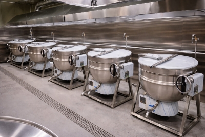 회전국솥 여러대  동시 설치 하는 사진