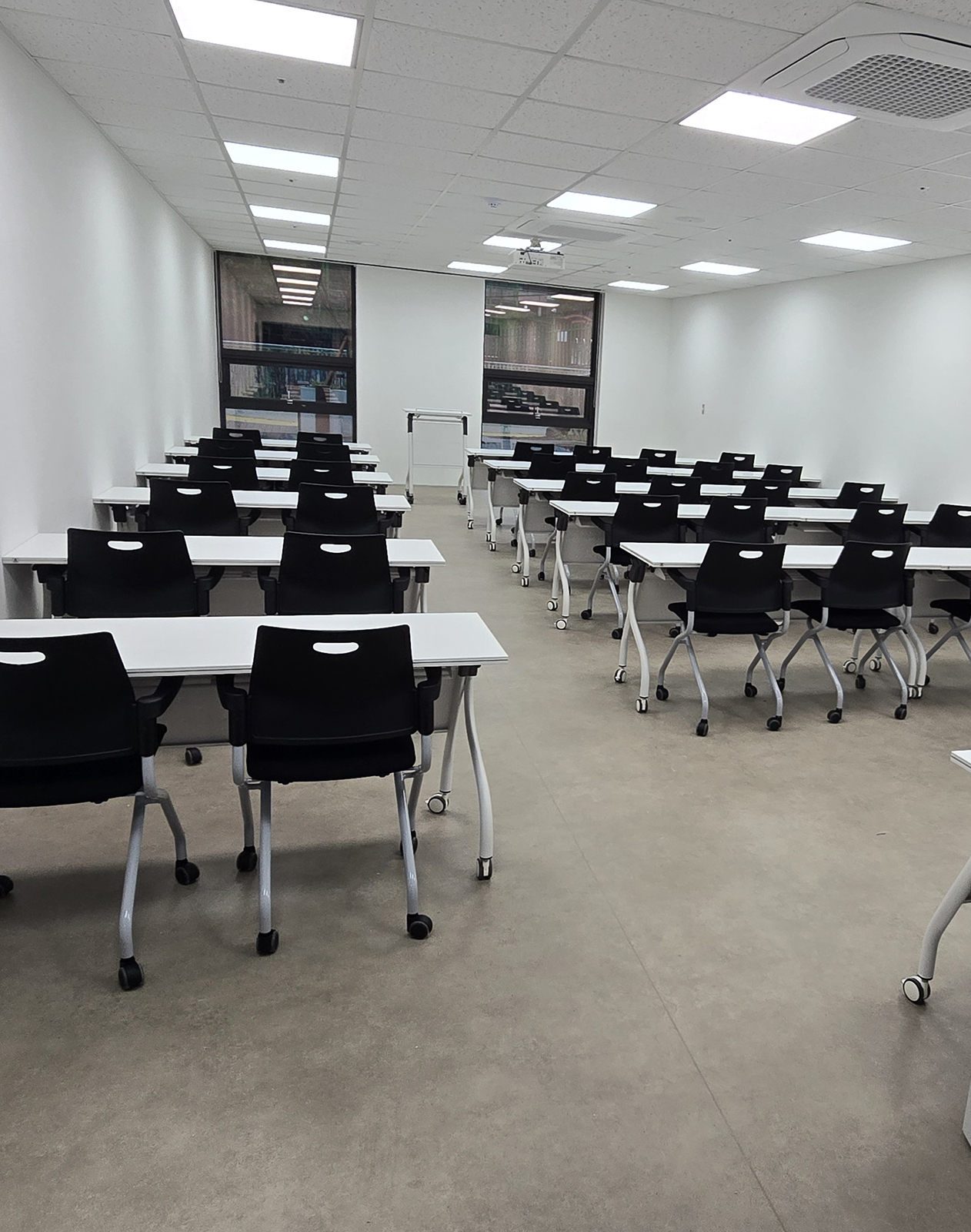 관악구50플러스센터 / 컨퍼런스룸 &middot; 24년 납품