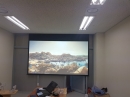 회의실 -경기 안양에 위치한 회의실에 엡손 레이저빔프로젝트 EB-L610U와 성지 120인치 전동와이드스크린 설치후기 