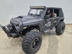 루비콘 제작 커스텀 의뢰 메탈릭 실버 무광 : TRX4 + 루비콘 레진 바디 + 이글아이 + LED + 범퍼